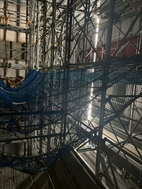 某マンション立体駐車場内足場解体工事